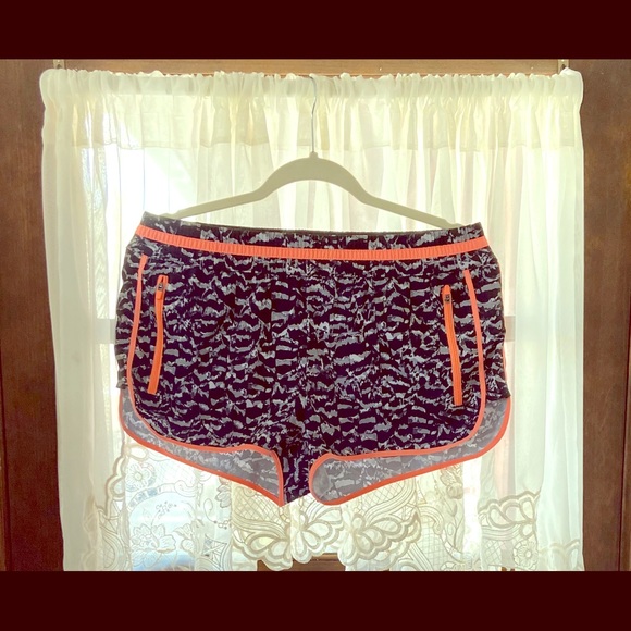 Fabletics shorts - Picture 2 of 5